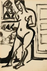 Stehender Akt vor Bild im Atelier